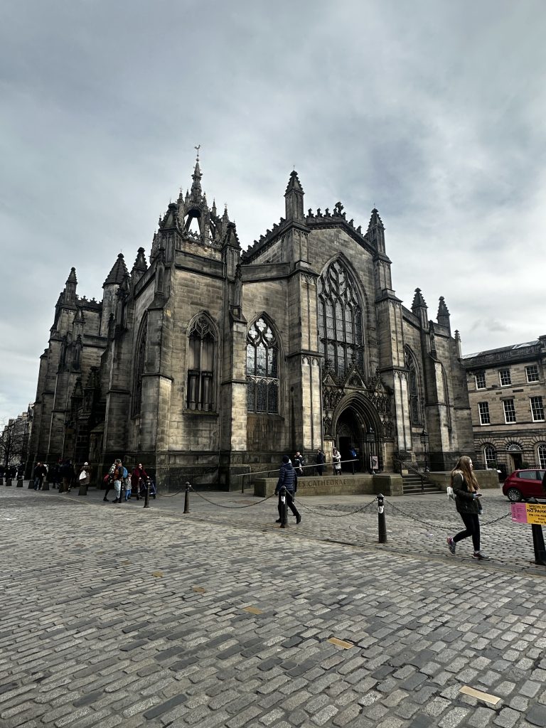 St. Giles Church in Edinburgh, a historic and majestic building with intricate architectural details.